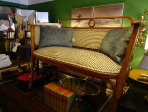 Rubbish Couch 01